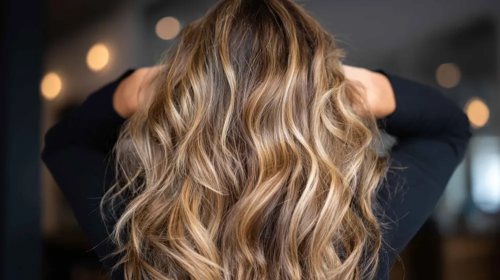 balayage blond à Six-Fours-les-Plages